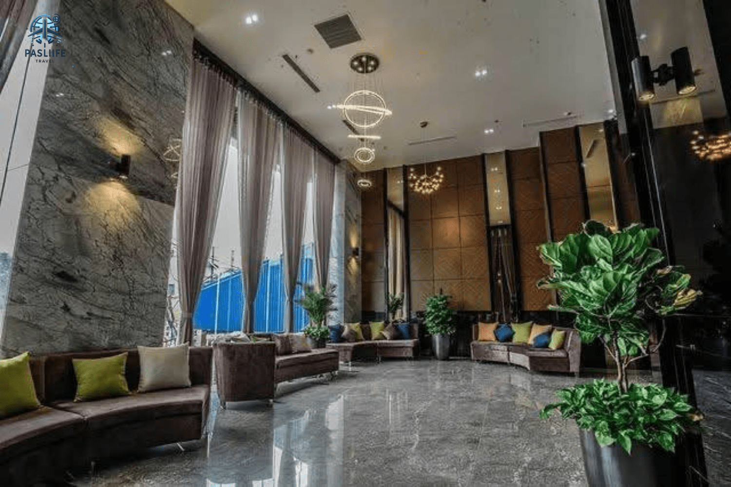 Sảnh khách sạn Paradise Cát Bà thể hiện sự sang trọng và tinh tế