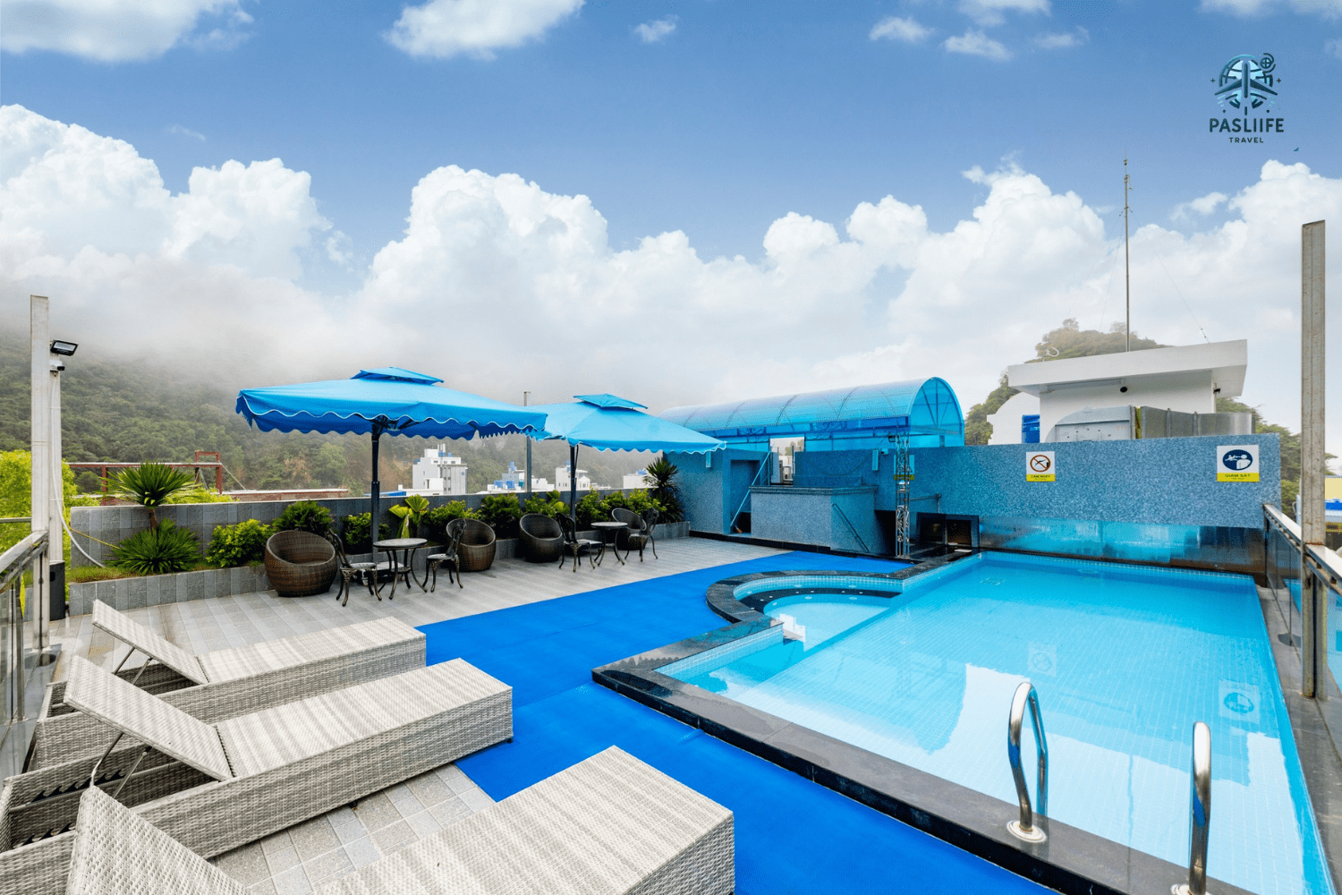 Bể bơi trên cao của khách sạn 3 sao Catba Wonder Hotel