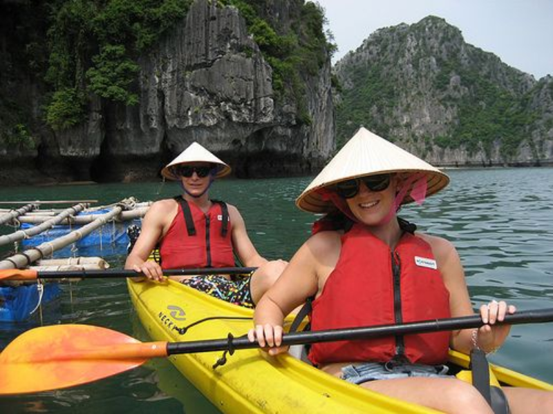 Trải Nghiệm Chèo Kayak Vịnh Lan Hạ