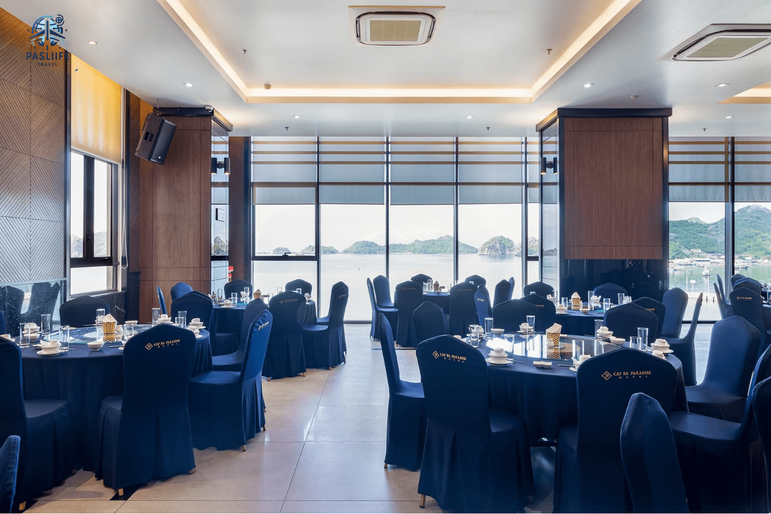 Khu vựa ăn và tổ chức tiệc có view biển cực chill tại khách sạn Paradise Cát Bà