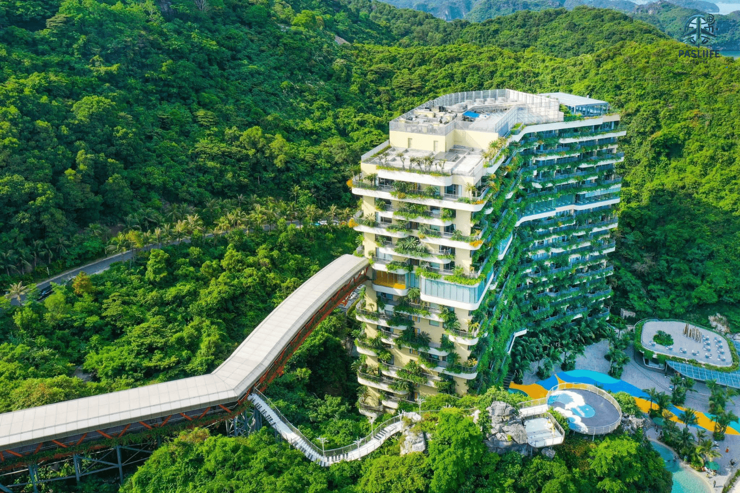 Khách sạn 5 sao Flamingo Cát Bà được thiết kết với kiến trúc sang trọng và tinh tế