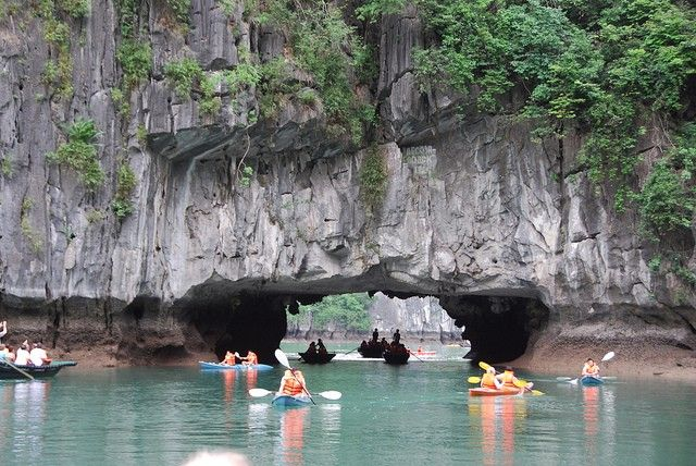Vịnh Lan Hạ điểm đến du lịch hấp dẫn cho những ai yêu thích vẻ đẹp hoang sơ và trải nghiệm yên tĩnh