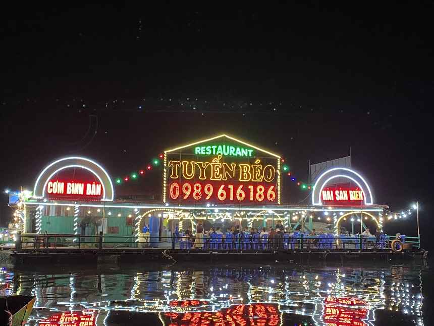 nhà hàng nổi
