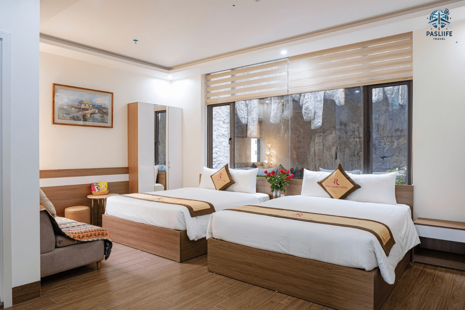 Phòng 2 giường đầy đủ tiện nghi tại khách sạn 4 sao tại Cat Ba Roza Palace Hotel